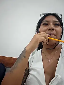 luisa16xxx online show from April 11, 2026, 8:35 pm