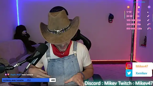 Snapshot of Mikev chatting on September 29, 2025, 6:02 pm Mikev online show from September 29, 2025, 6:02 pm