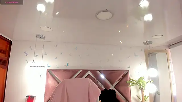  Antonnela  online show from October 5, 2025, 2:04 pm