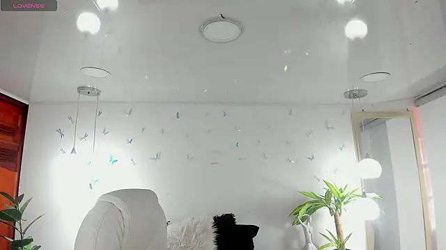  Antonnela  online show from March 8, 2026, 2:43 pm