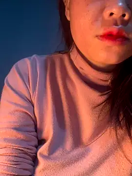 Snapshot of Laura8910 chatting on December 5, 2024, 12:08 am Laura8910 online show from December 5, 2024, 12:08 am