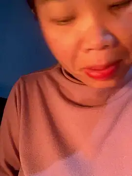 Snapshot of Laura8910 chatting on December 5, 2024, 5:26 am Laura8910 online show from December 5, 2024, 5:26 am