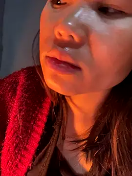 Snapshot of Laura8910 chatting on December 9, 2024, 1:29 am Laura8910 online show from December 9, 2024, 1:29 am