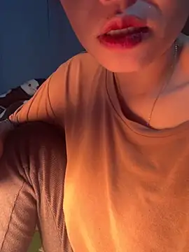 Snapshot of Laura8910 chatting on January 2, 2025, 1:19 pm Laura8910 online show from January 2, 2025, 1:19 pm