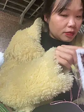 Snapshot of Laura8910 chatting on February 17, 2025, 9:24 am Laura8910 online show from February 17, 2025, 9:24 am