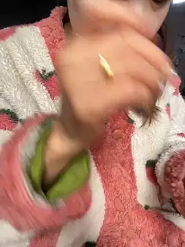 Snapshot of Laura8910 chatting on March 17, 2025, 7:57 am Laura8910 online show from March 17, 2025, 7:57 am