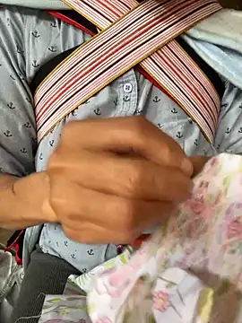 Snapshot of Laura8910 chatting on October 28, 2025, 1:42 am Laura8910 online show from October 28, 2025, 1:42 am