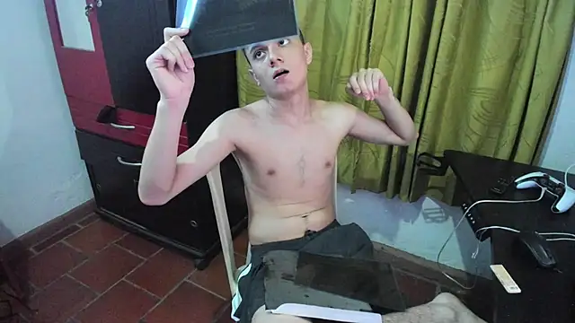 Waturox online show from April 7, 2026, 10:31 pm