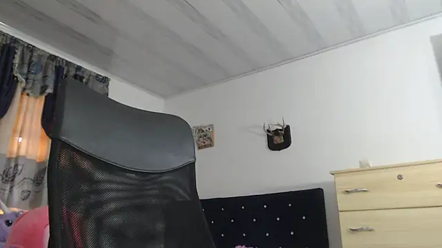 sweet cutetras22 online show from January 28, 2025, 1:49 pm