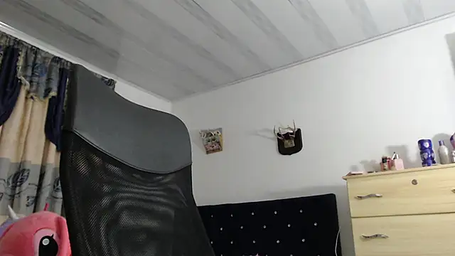 sweet cutetras22 online show from January 29, 2025, 10:58 am