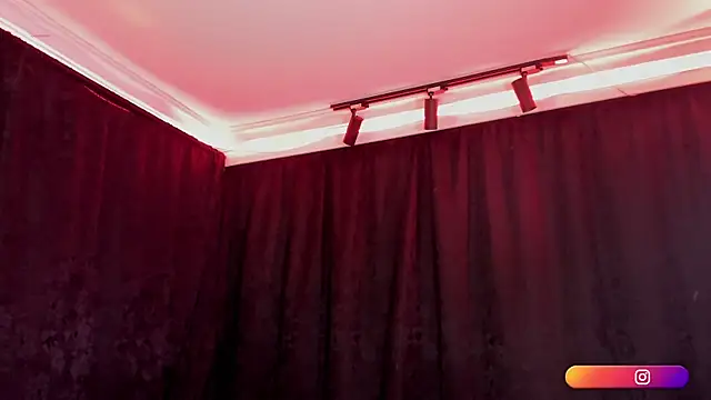 Snapshot of MiaKnox chatting on May 1, 2026, 12:04 am MiaKnox online show from May 1, 2026, 12:04 am
