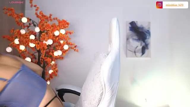 VictoriaHiill online show from October 21, 2025, 5:24 pm