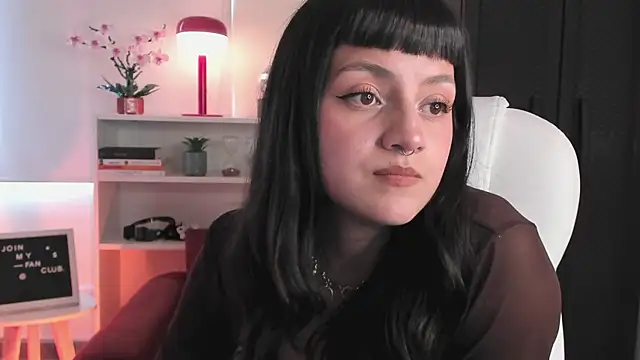 Snapshot of nahiapaws chatting on February 5, 2026, 7:18 pm nahiapaws online show from February 5, 2026, 7:18 pm