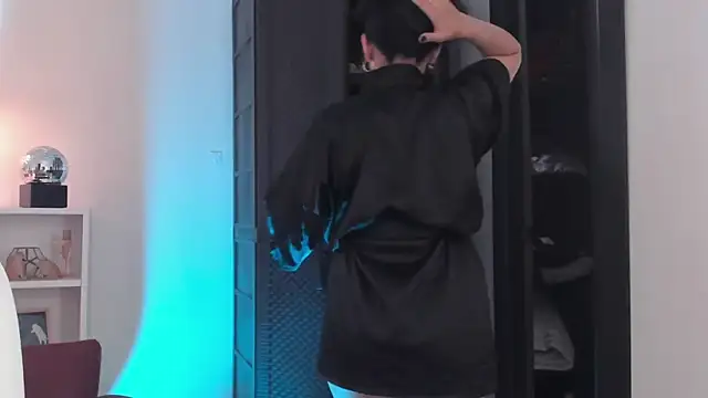 nahiapaws online show from April 11, 2026, 3:49 pm