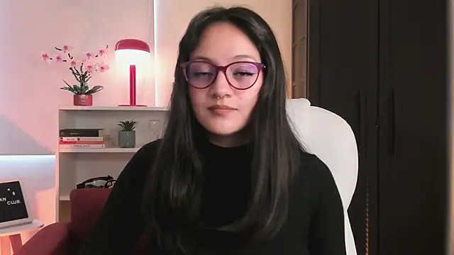 nahiapaws online show from April 16, 2026, 6:30 pm