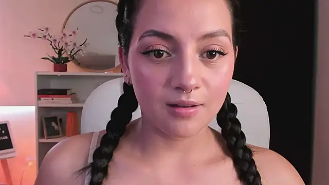 nahiapaws online show from June 12, 2026, 9:14 pm