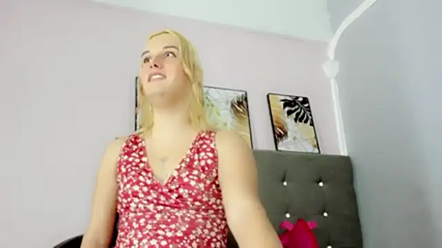 DaphneLloyd online show from June 12, 2026, 3:49 am
