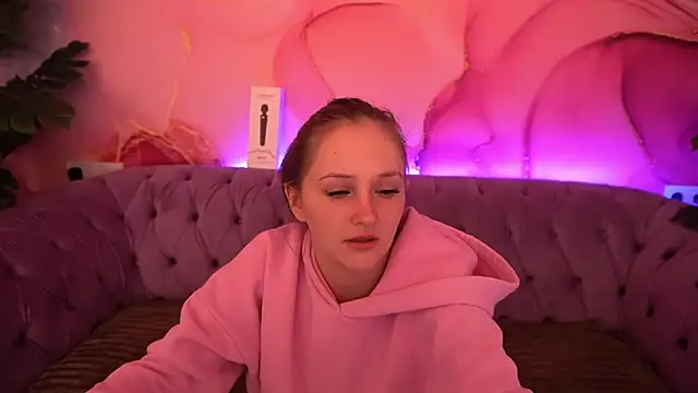 PamelaXX  online show from November 27, 2025, 8:33 pm