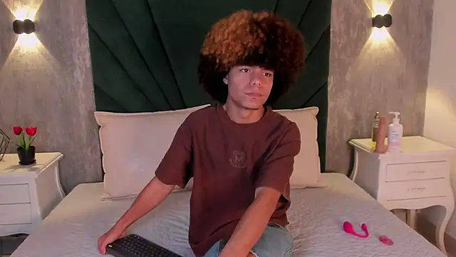 Snapshot of Alexiis_Etereo chatting on February 19, 2026, 7:21 pm Alexiis Etereo online show from February 19, 2026, 7:21 pm