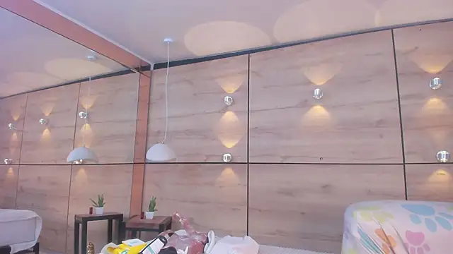 martina touss online show from December 22, 2025, 12:46 pm