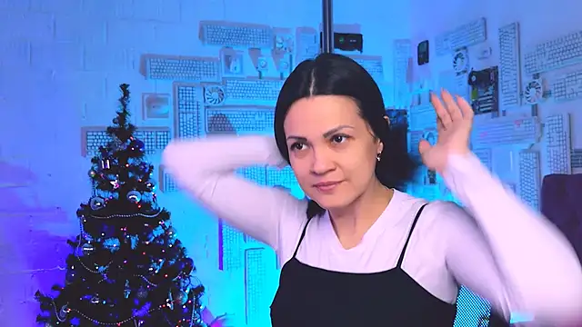 Snapshot of KarolinaRobinson chatting on January 14, 2025, 11:42 am KarolinaRobinson online show from January 14, 2025, 11:42 am