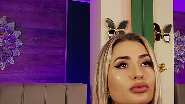 LoraDevine online show from October 20, 2025, 10:10 pm