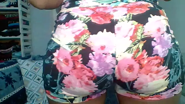 Petite 254 online show from April 4, 2026, 11:46 pm