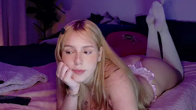 Snapshot of AlinaCarter chatting on October 18, 2025, 1:30 am AlinaCarter online show from October 18, 2025, 1:30 am