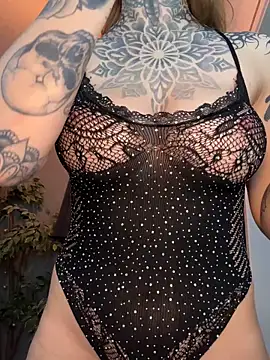 Snapshot of ElenaHaze chatting on February 1, 2026, 9:19 am ElenaHaze online show from February 1, 2026, 9:19 am