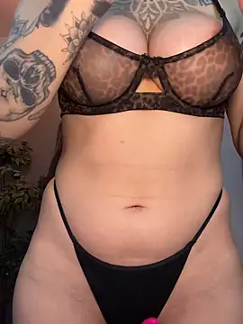 Snapshot of ElenaHaze chatting on February 3, 2026, 8:19 am ElenaHaze online show from February 3, 2026, 8:19 am