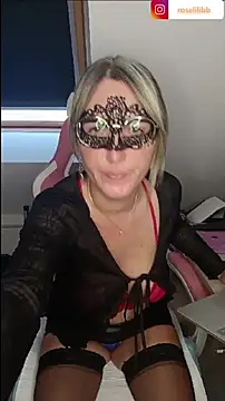 Snapshot of Rose_Libertine chatting on October 10, 2025, 7:29 am Rose Libertine online show from October 10, 2025, 7:29 am