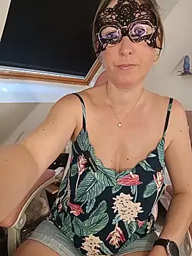 Snapshot of Rose_Libertine chatting on May 22, 2026, 7:15 am Rose Libertine online show from May 22, 2026, 7:15 am