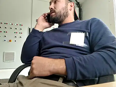 Snapshot of Leonormaldick chatting on November 12, 2025, 11:10 am Leonormaldick online show from November 12, 2025, 11:10 am