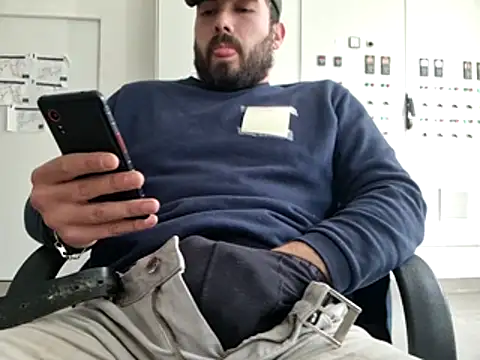 Snapshot of Leonormaldick chatting on February 6, 2026, 12:19 pm Leonormaldick online show from February 6, 2026, 12:19 pm