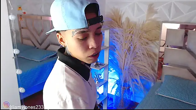 Jonesliam23 online show from November 24, 2025, 7:24 pm