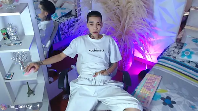 Jonesliam23 online show from March 17, 2026, 7:28 pm