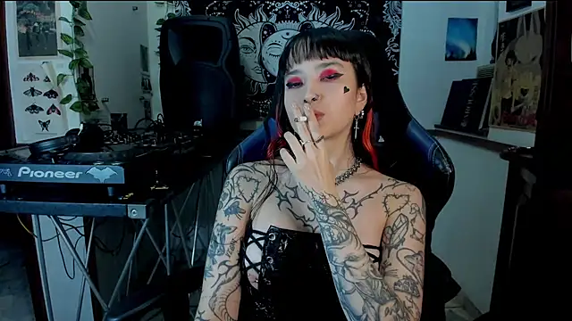 Snapshot of Demongirl6666 chatting on February 16, 2025, 4:31 am Demongirl6666 online show from February 16, 2025, 4:31 am