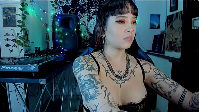 Snapshot of Demongirl6666 chatting on February 21, 2025, 1:00 am Demongirl6666 online show from February 21, 2025, 1:00 am