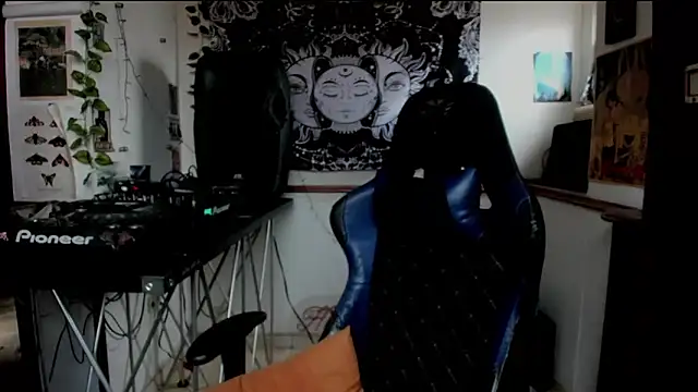 Snapshot of Demongirl6666 chatting on March 17, 2025, 5:49 pm Demongirl6666 online show from March 17, 2025, 5:49 pm