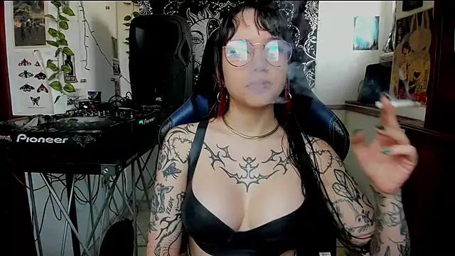 Snapshot of Demongirl6666 chatting on March 18, 2025, 6:26 pm Demongirl6666 online show from March 18, 2025, 6:26 pm