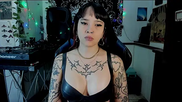 Snapshot of Demongirl6666 chatting on March 19, 2025, 12:37 am Demongirl6666 online show from March 19, 2025, 12:37 am