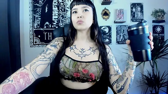 Snapshot of Demongirl6666 chatting on October 26, 2025, 6:25 pm Demongirl6666 online show from October 26, 2025, 6:25 pm