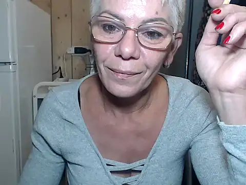 Snapshot of jona33 chatting on September 26, 2025, 4:22 pm jona33 online show from September 26, 2025, 4:22 pm