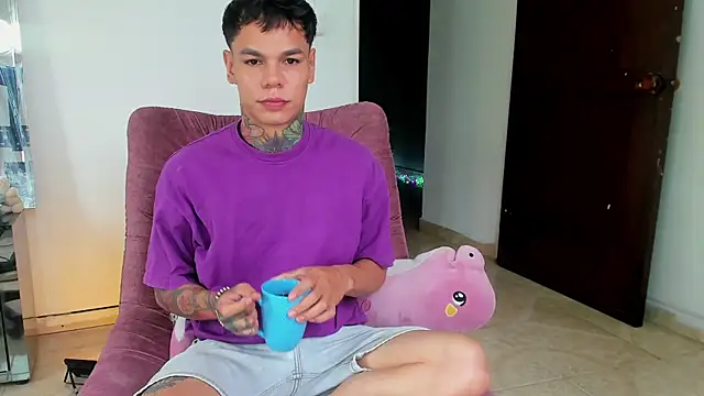 Jordyrodriiguez online show from October 22, 2025, 1:11 pm