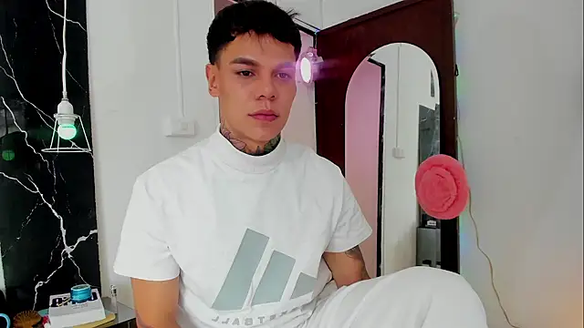 Jordyrodriiguez online show from November 1, 2025, 8:33 pm