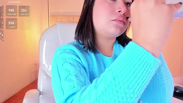 HannaKarson online show from December 14, 2024, 11:39 am