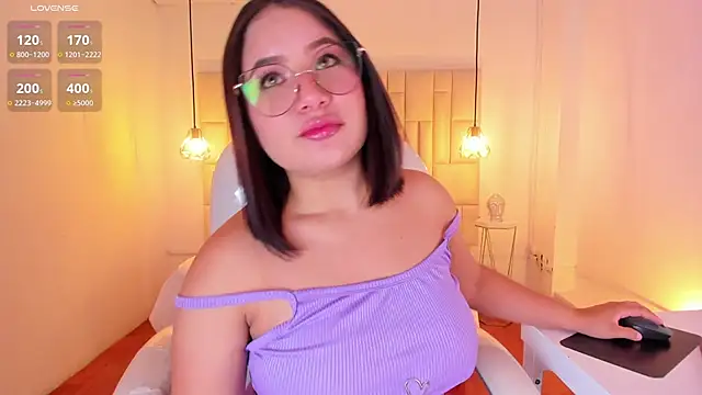 HannaKarson online show from January 8, 2025, 11:32 am