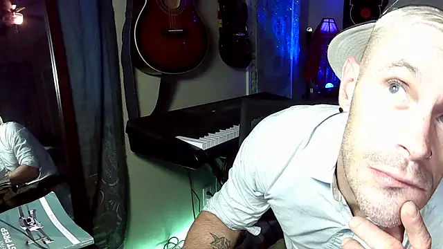 FrankieKentucky online show from November 21, 2025, 12:26 pm