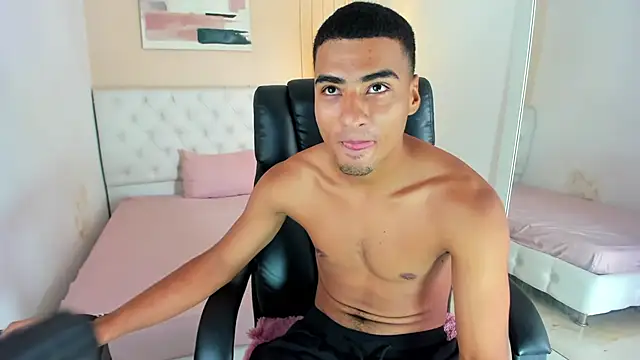 ANGEL NICOLAS online show from December 17, 2025, 5:41 pm