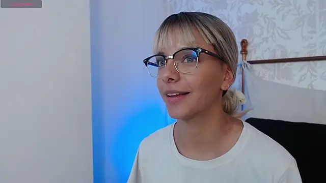 peyton golden1 online show from November 23, 2025, 4:45 am